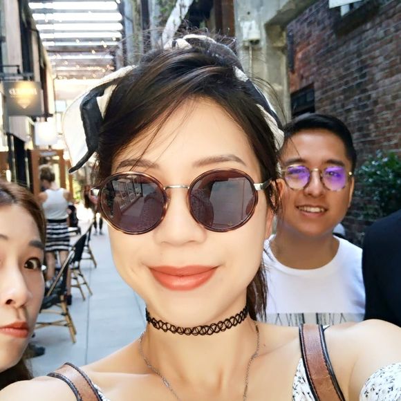 Meet your Posher, Chloe - Picture 1 of 1